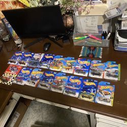 Hot Wheels Lot Of 16 And NASCAR Race Car In Box 