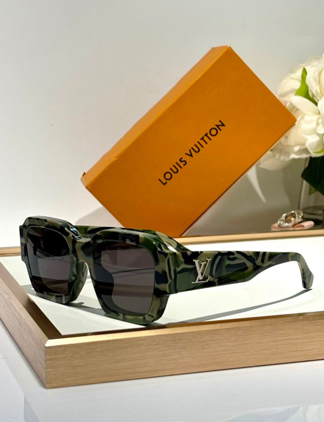 Sunglasses Louis Vuitton 