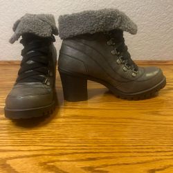 New Jelly Pop Grey Boots With Heal Size 7 1/2
