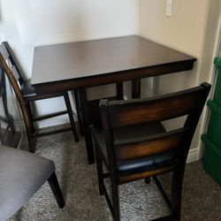 Dining Room Table & 4 chairs