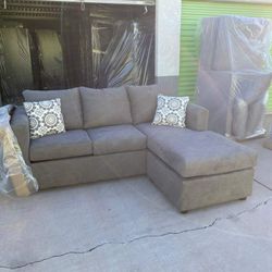 Grey Reversible Chase Sectional ¡¡new In Stock 
