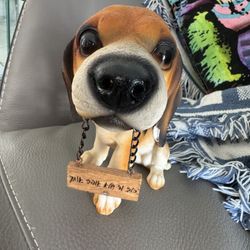 Funny Beagle Dog Figurine with Hebrew Sign – “Whoever Doesn’t Love You is a Dog” – Cute Home Decor