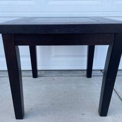Black End Table — Dimension:24”x22”x22”(H) 