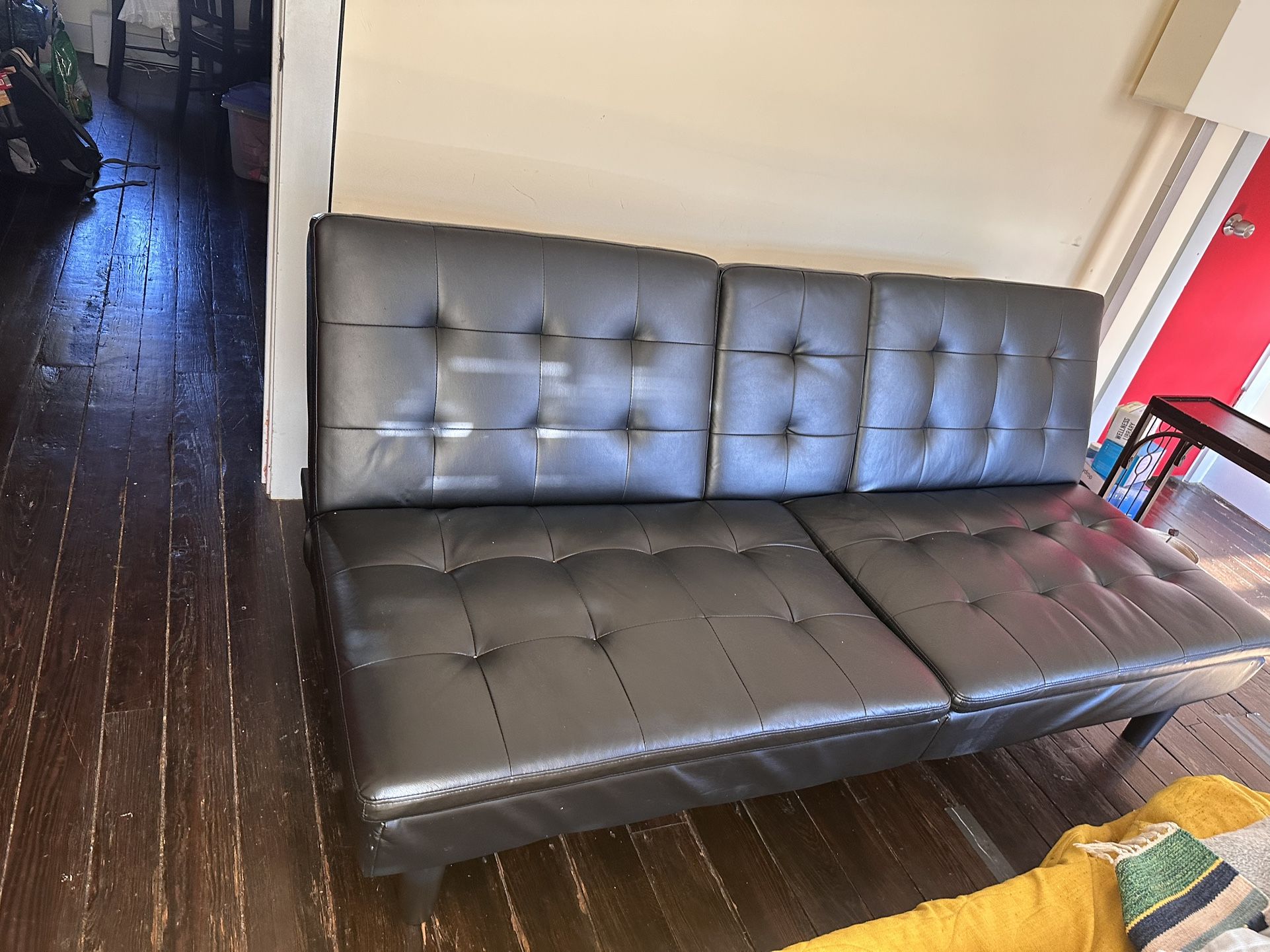 Sofa/ Couch 