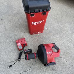 Milwaukee M18 FUEL 18-Volt Lithium-Iron Cordless Plumbing Drain Snake Auger Kit with w/ CABLE DRIVE & 5/16 in. x 35 ft. Cable  