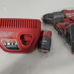 Milwaukee FUEL 12-Volt Lithium-Ion Brushless Cordless Hammer Drill with m12 Battery 2.0 and charger