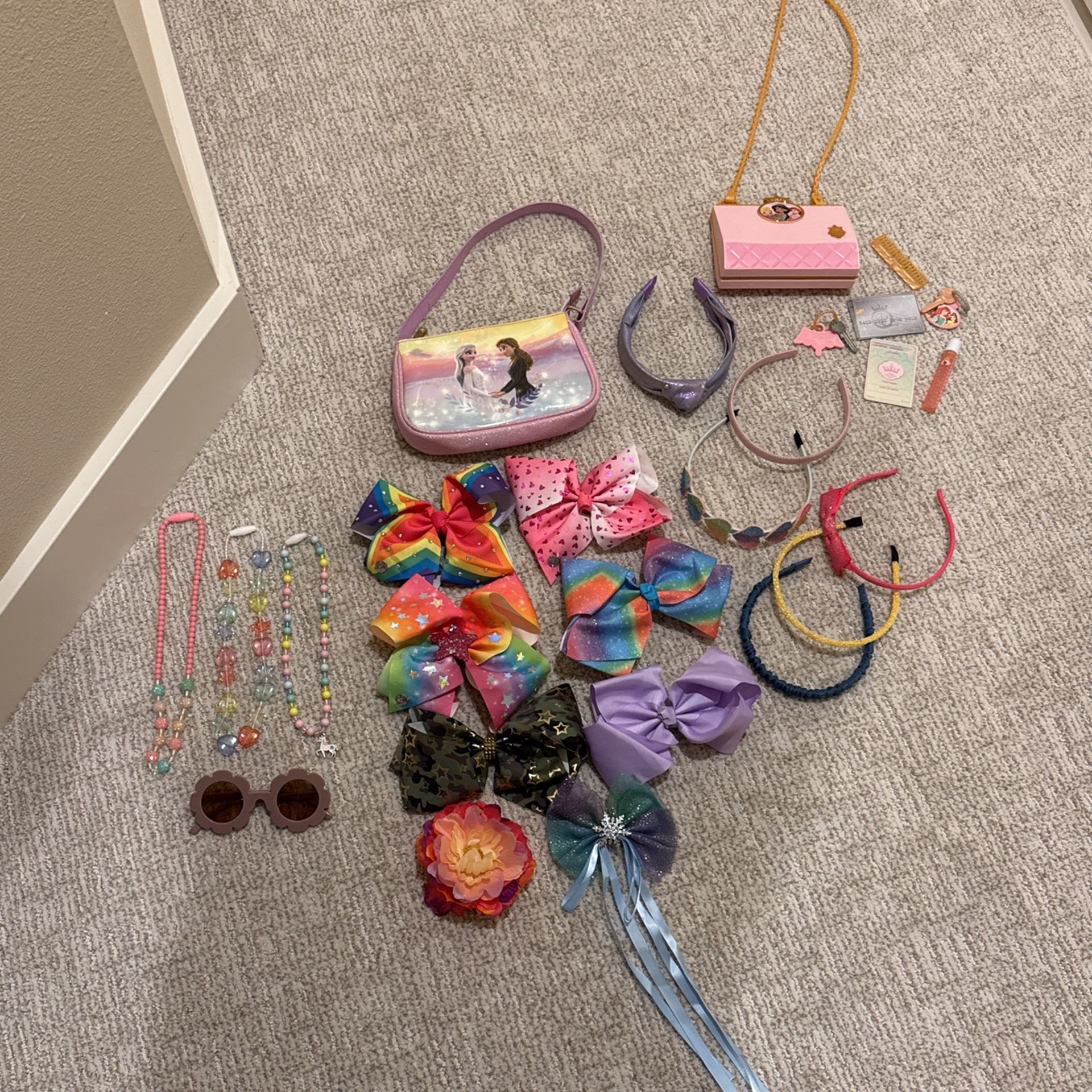 Girls Accessories, Purses And Hair Bows!!