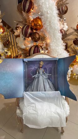 Saks Fifth Avenue Disney The Cinderella Collector Doll Limited Edition 1 of 2500