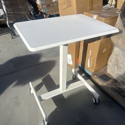 Adjustable Rolling Table