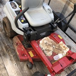 EXMARK QUEST E-SERIES 42” RIDING MOWER