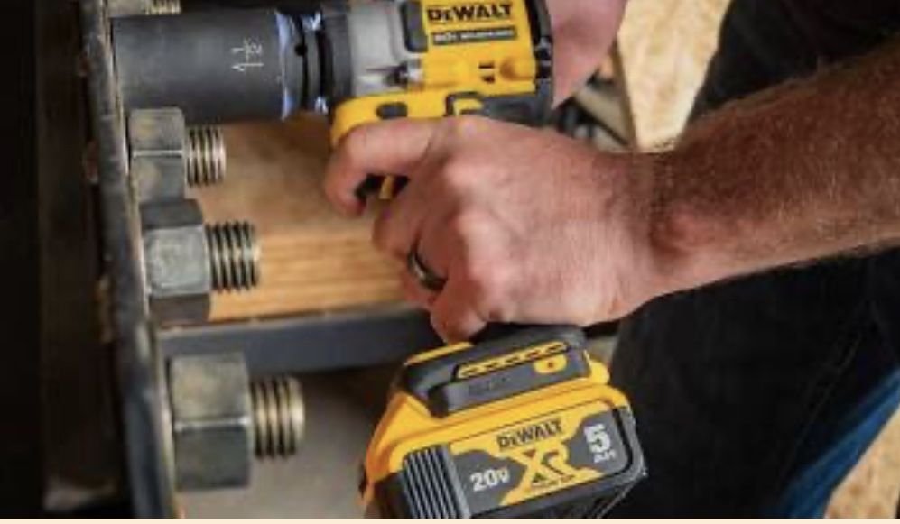 Dewalt 20v 1/4 XR 3-speed Drill And 20v Saw