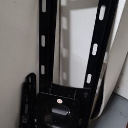 Wall Mount For Flat Screen TV And It Swivels 
