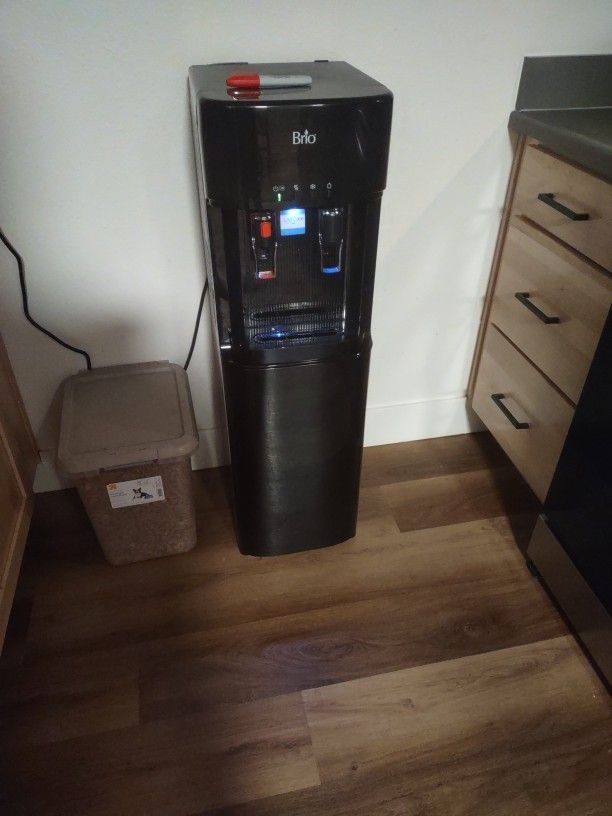 π§ Brio Bottom Load Water Dispenser + 5 Empty Jugs β $150 (OBO)