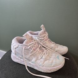 PUMA x LAMELO BALL MB.03 Iridescent
Big Kids' Basketball Shoes 7 sz Youth