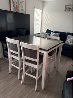 Dining table set