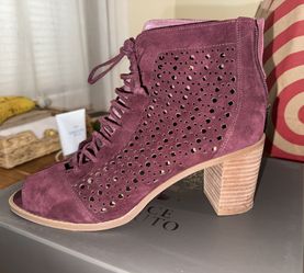 Vince Camuto Heals