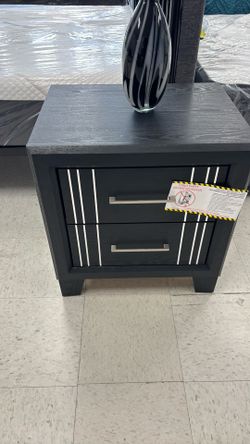 New nightstand !! Nuevas mesitas de noche