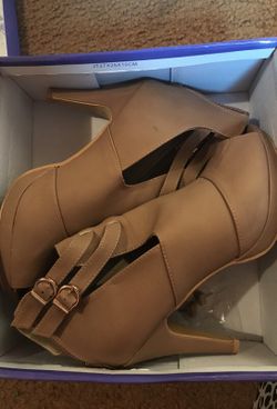 Nude heels size 9