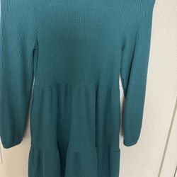 Long-sleeved green dress, size M-8
