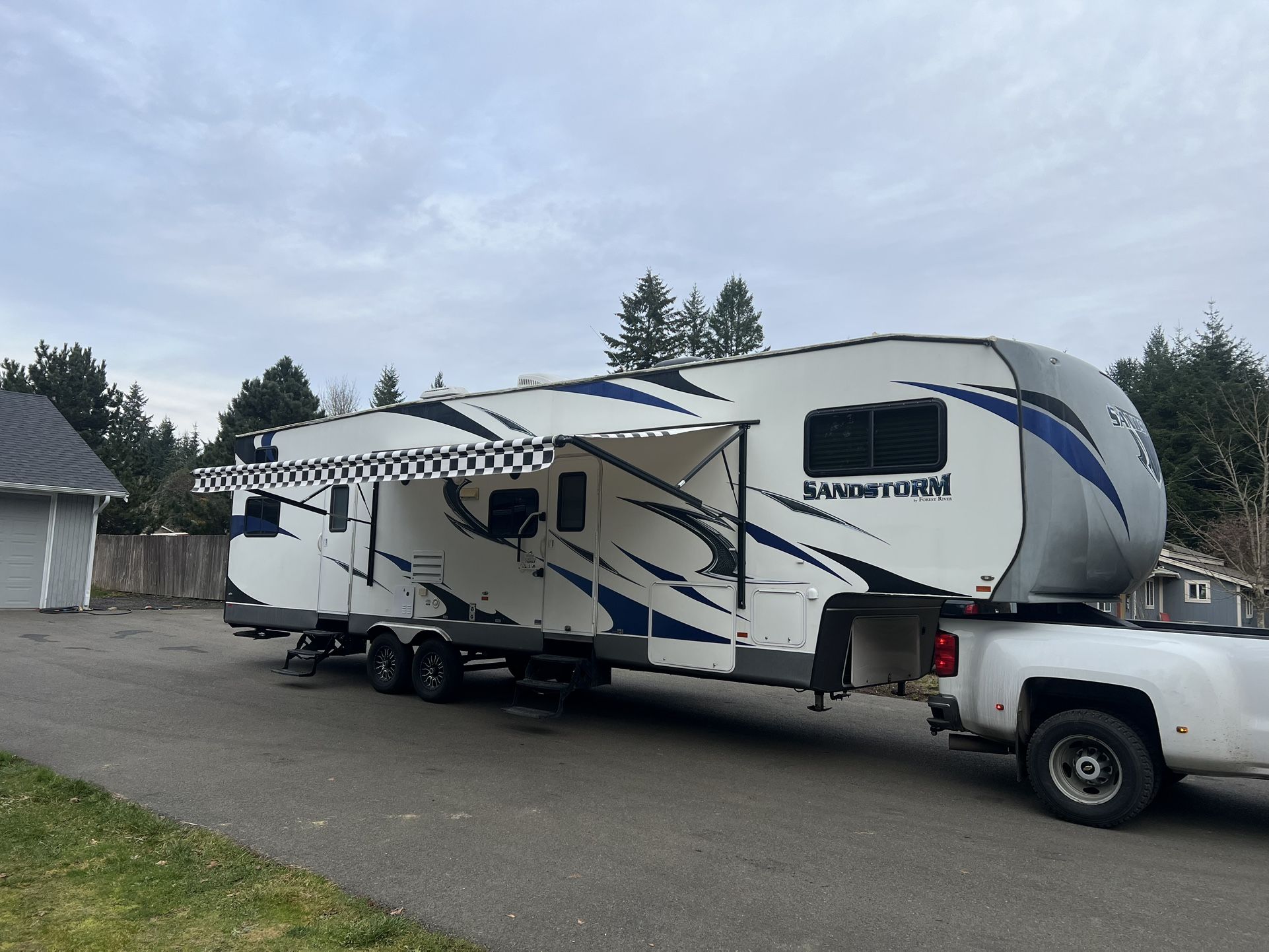 2015 Sandstorm 5th Wheel Toy Hauler By Forest River