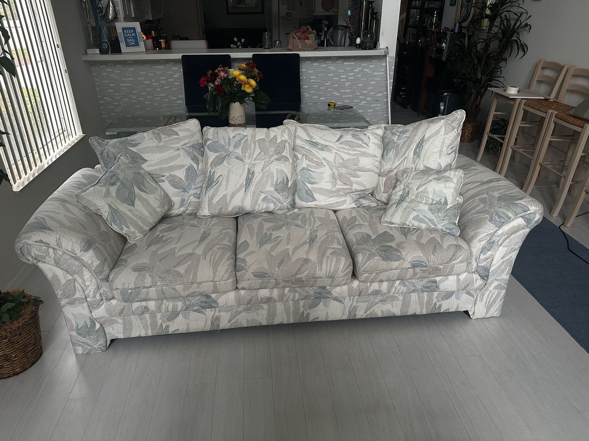 White 3 cushion couch