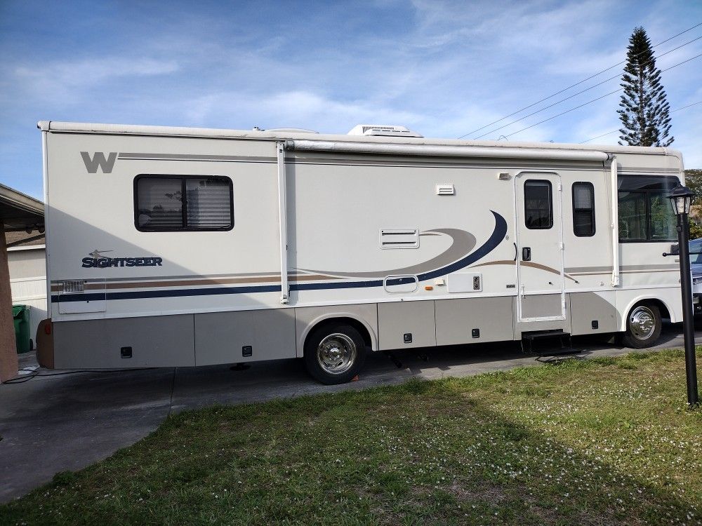 2004 Winnebago Sightseer