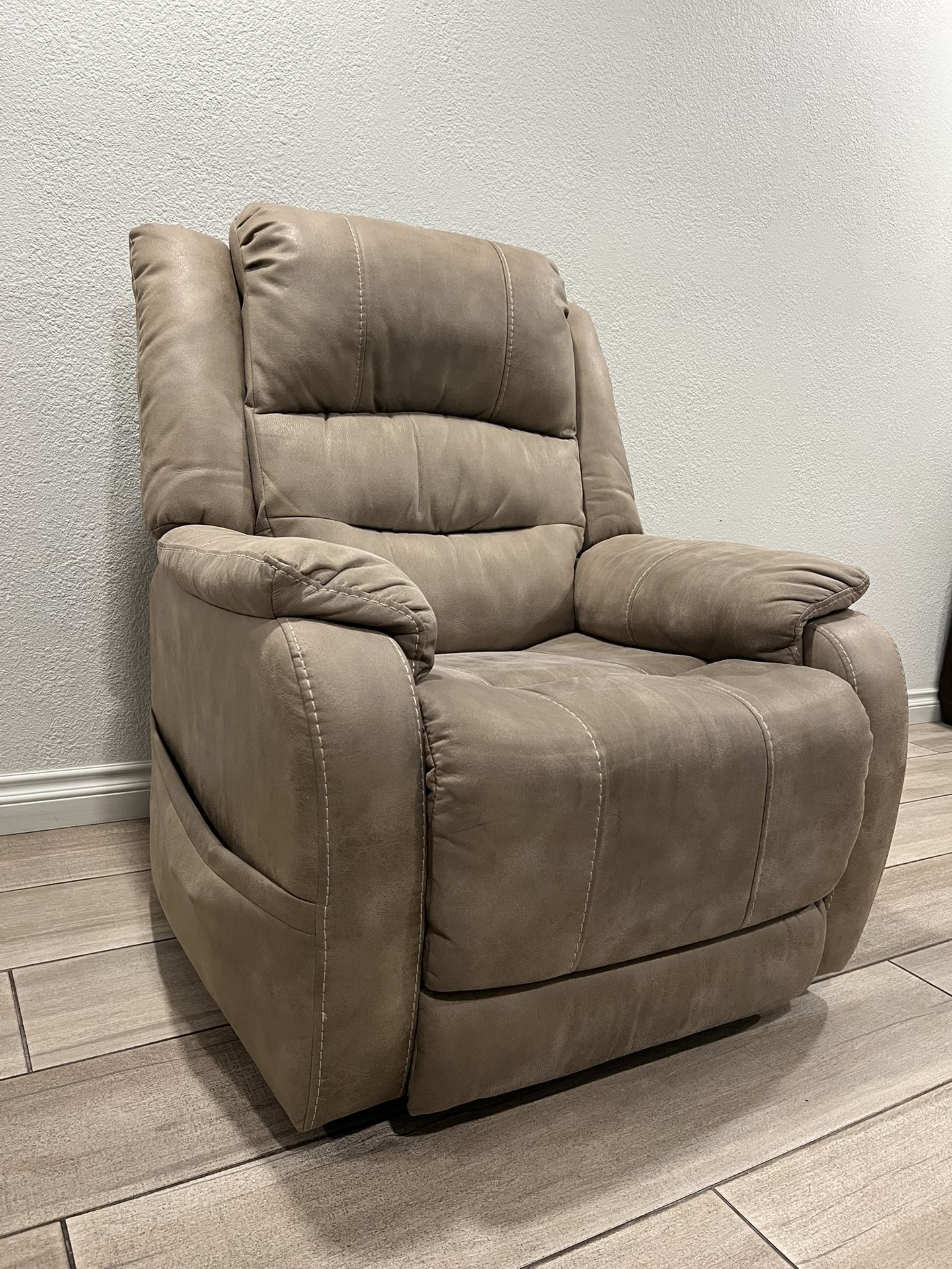 Power Recliner - Fully Electric Free Delivery 