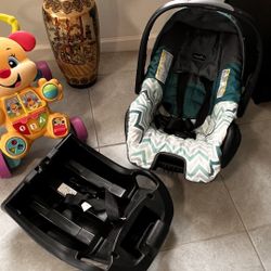 0-12 Months Car Seat And A Free Toy. 