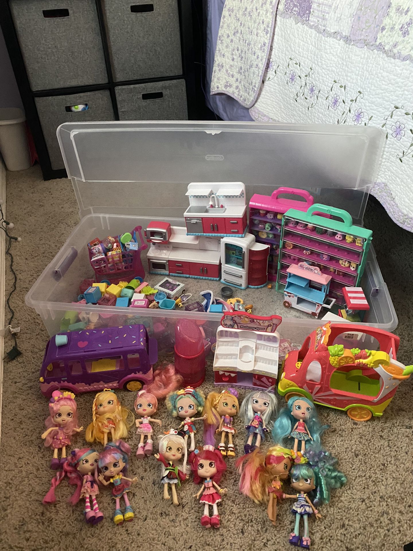 Lot Of shopkin Dolls And Accessories