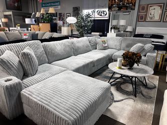 Stunning modular sofa! 🧡📦🔥 Easy Financing, More colors!