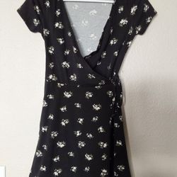 Hollister Dress, Women's Size Extra Small Black And White Floral Print Wrap Dress 