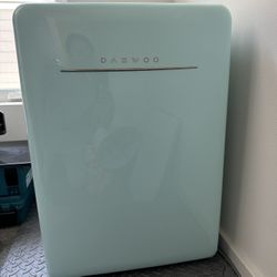Daewoo Retro Refrigerator - 2.8 Cu Ft