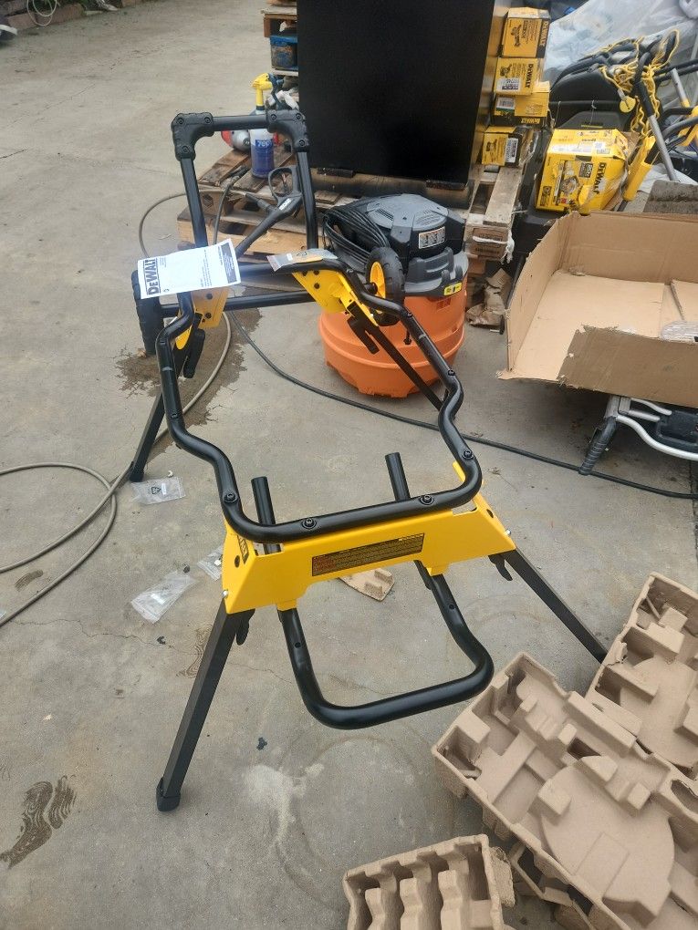 DEWALT

31.5 lbs. Rolling Table Saw Stand

STORE PRICE $169