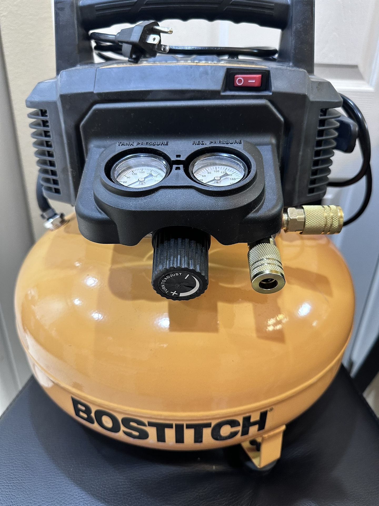 BOSTITCH Air Compressor, Oil-Free, 6 Gallon, 150 PSI (BTFP02012-WPK)