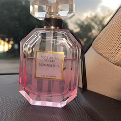 Victoria Bombshell Perfume 