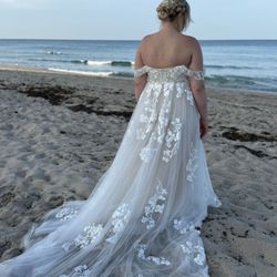 Brand New, Never Worn Wedding Dress 