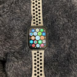 Apple Watch Series 6  44m W/ Nike Sports Band