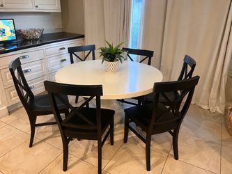 Pedestal Dining Table w/ Chairs