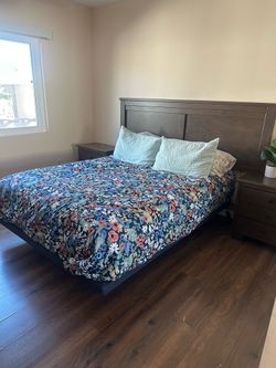 Queen size adjustable bed and mattress
