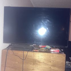 44 Smart Tv PlayStation Four And A 30 Games Two Controllers 