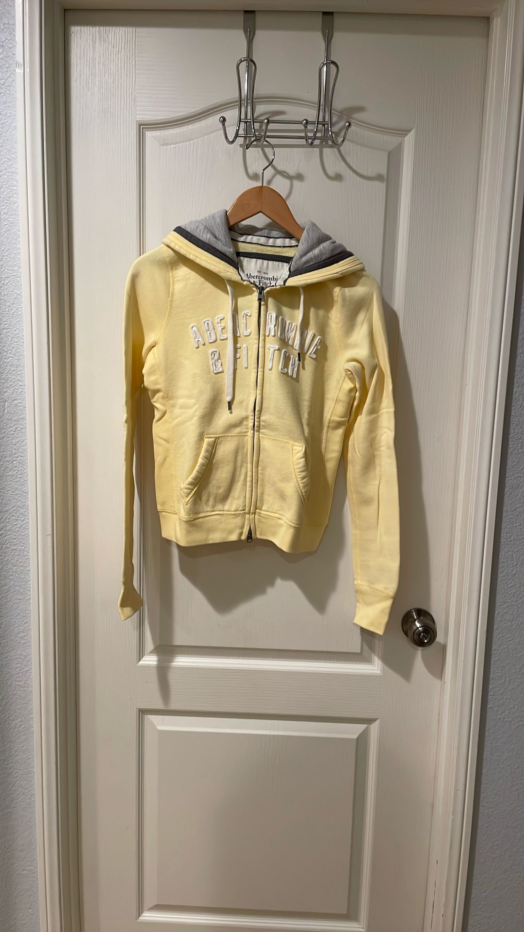 Ladies Anercrombie Sweat Shirt Kids Medium