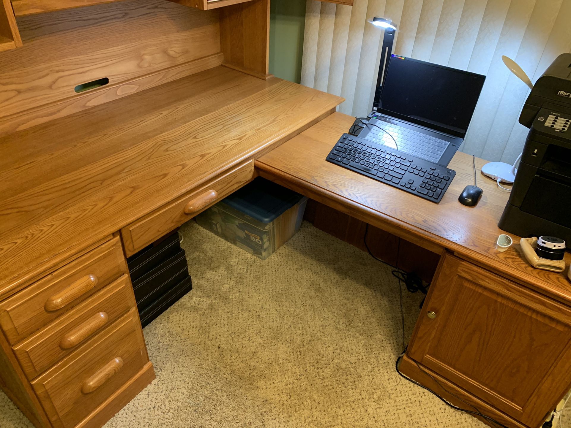 L-shaped hutch desk
