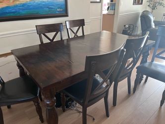 Extendible dinning table $150 With 6 chairs