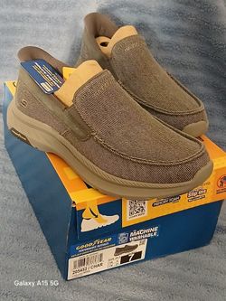 Skechers gray slip in
