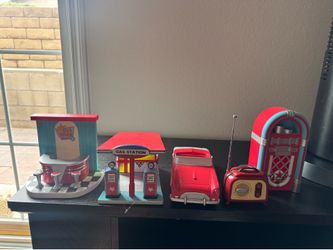 Retro bullseye limited edition 1950’s collection - Gas Station , Dinner Radio playground set