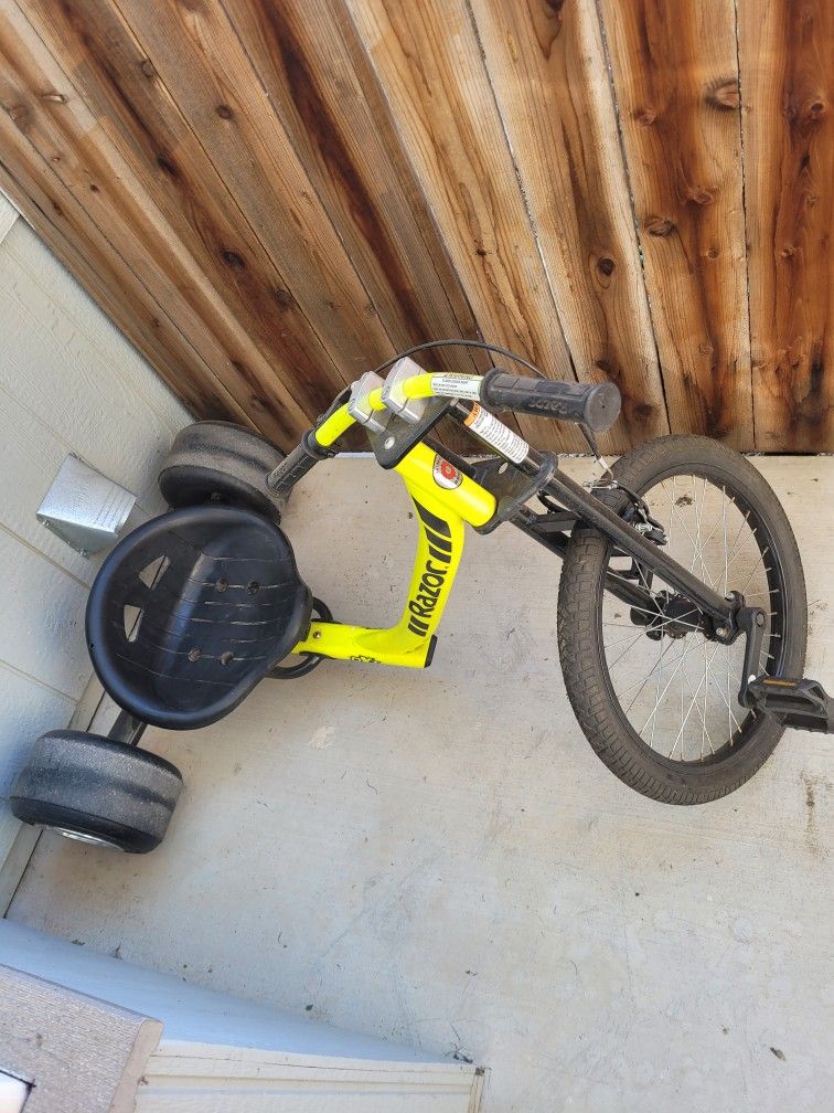 Slightly used - Fully functional RAZOR DXT Adult Drift Trike