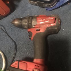 MILWAKEE M18 FUEL HAMMER DRILL