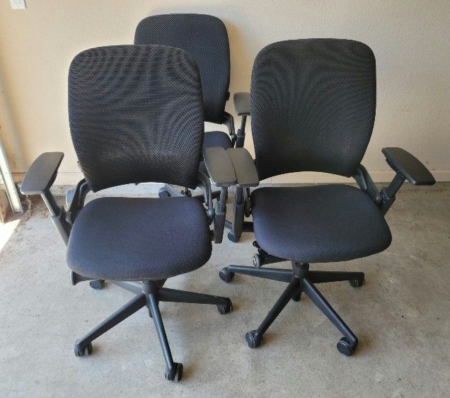 Like New Steelcase Leap V2 Office Desk Chairs