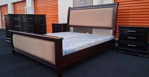 kng Sz Bd St With Base Good Condition
