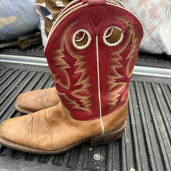 Justin Bent Rail cowboy boots in red leather with a square toe. Size 10 men 